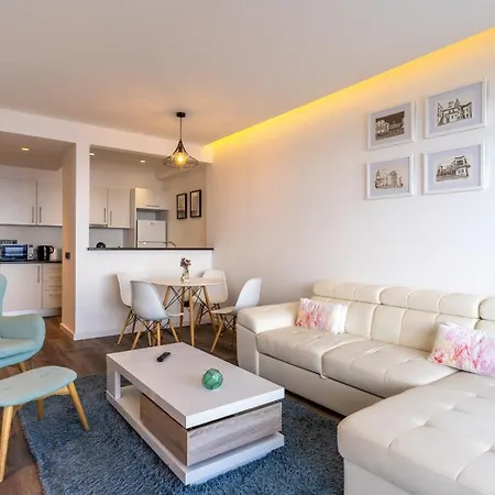 Monumental Apartment *