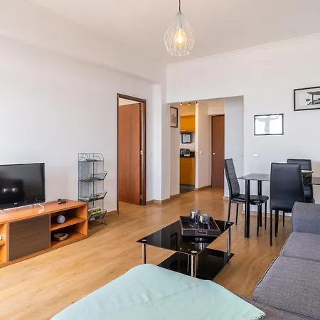 Monumental Apartment *