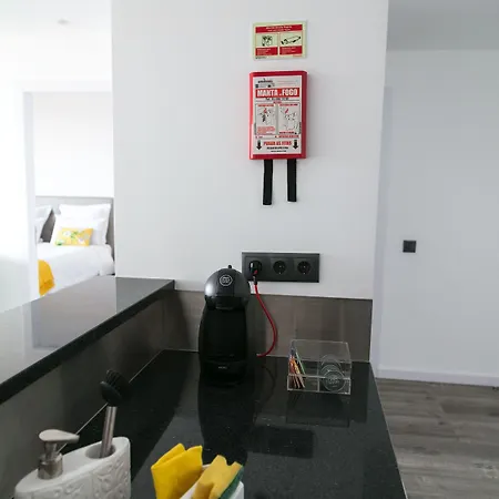 Monumental פונשל