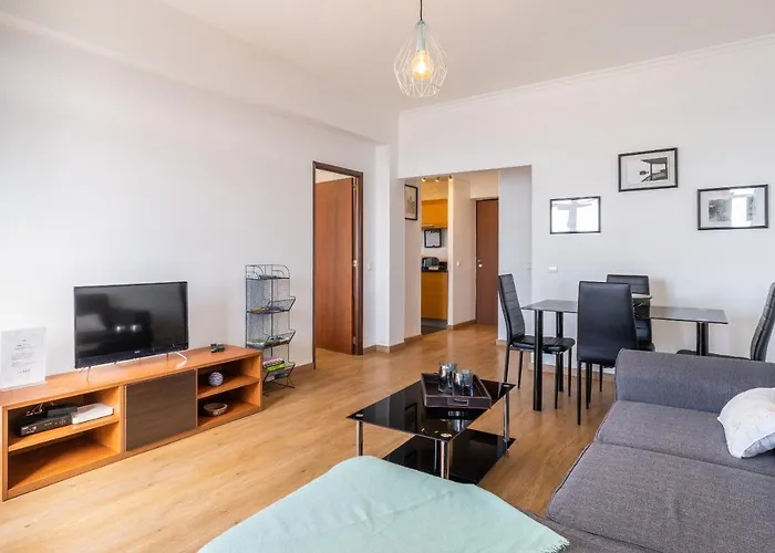 Monumental Apartment *