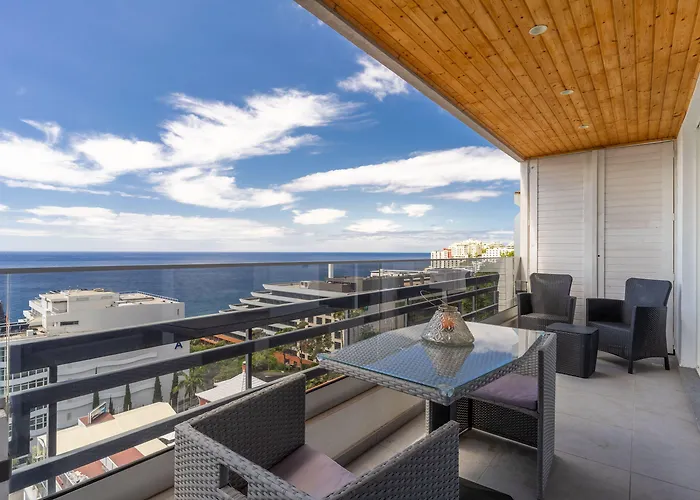 Monumental Apartment *